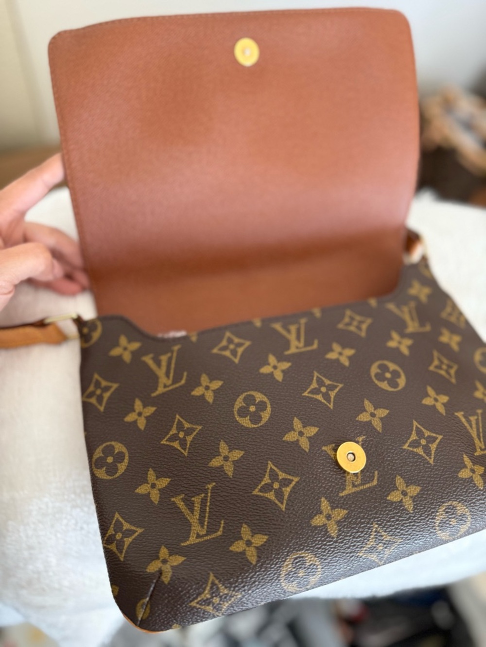 Louis Vuitton Musette Tango - Picture 6 of 8